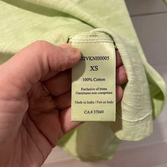 Livom cropped T-shirt – Size XS💚 - Picture 6 of 7